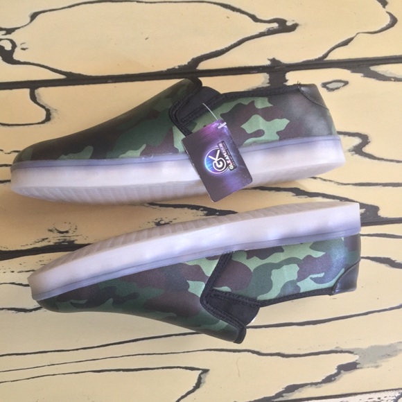 Men’s army print led light up shoe - Picture 3 of 4